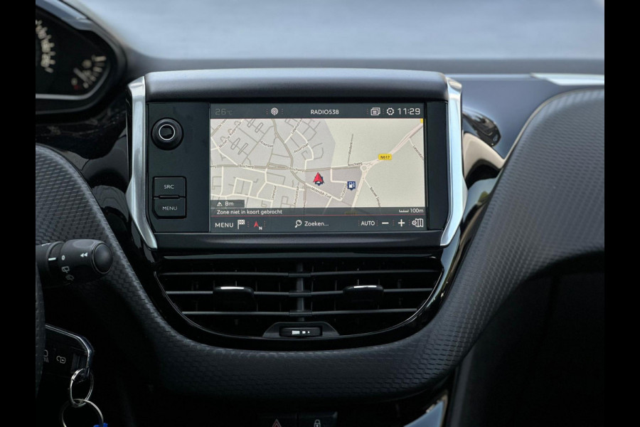 Peugeot 208 1.2 PureTech GT-line, panoramadak, achteruitrijcamera,navigatie, trekhaak, vele opties