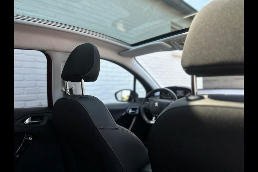 Peugeot 208 1.2 PureTech GT-line, panoramadak, achteruitrijcamera,navigatie, trekhaak, vele opties