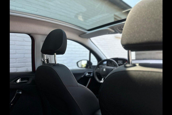 Peugeot 208 1.2 PureTech GT-line, panoramadak, achteruitrijcamera,navigatie, trekhaak, vele opties
