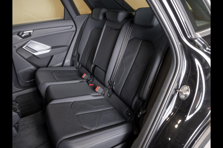 Audi Q3 35 TFSI Advanced / 150pk / Panorama dak / Stoelverwarming / Leder /