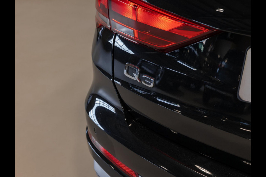 Audi Q3 35 TFSI Advanced / 150pk / Panorama dak / Stoelverwarming / Leder /