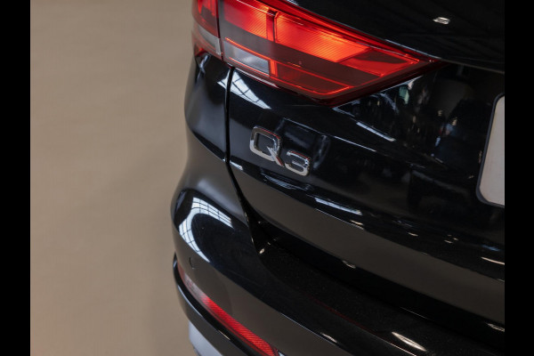 Audi Q3 35 TFSI Advanced / 150pk / Panorama dak / Stoelverwarming / Leder /