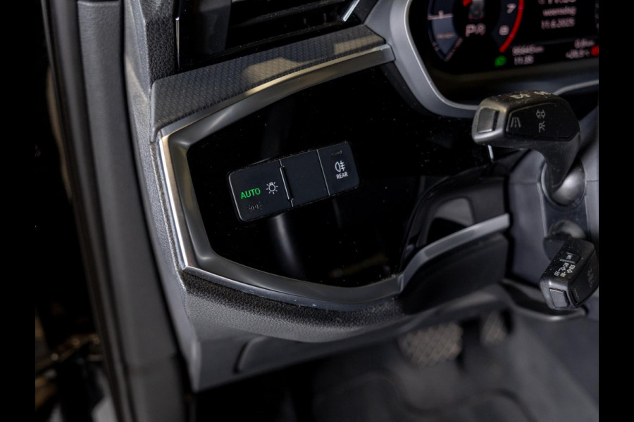 Audi Q3 35 TFSI Advanced / 150pk / Panorama dak / Stoelverwarming / Leder /