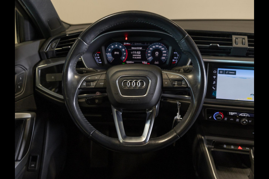 Audi Q3 35 TFSI Advanced / 150pk / Panorama dak / Stoelverwarming / Leder /