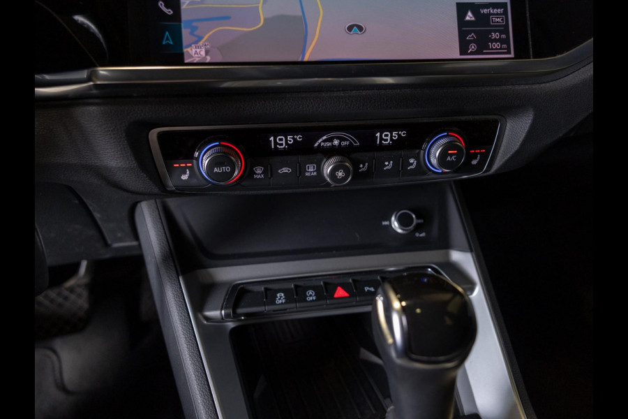 Audi Q3 35 TFSI Advanced / 150pk / Panorama dak / Stoelverwarming / Leder /