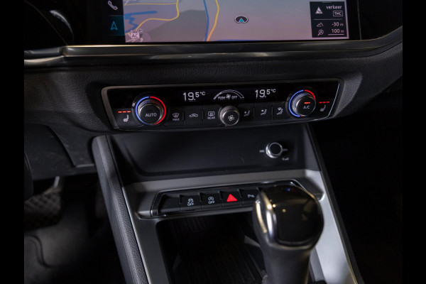 Audi Q3 35 TFSI Advanced / 150pk / Panorama dak / Stoelverwarming / Leder /
