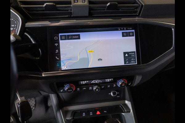 Audi Q3 35 TFSI Advanced / 150pk / Panorama dak / Stoelverwarming / Leder /