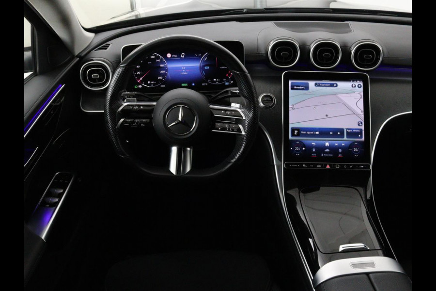 Mercedes-Benz C-Klasse 300e AMG Night | Adaptive cruise | Stoelverwarming | Trekhaak | Carplay | Camera | Sfeerverlichting | Full LED