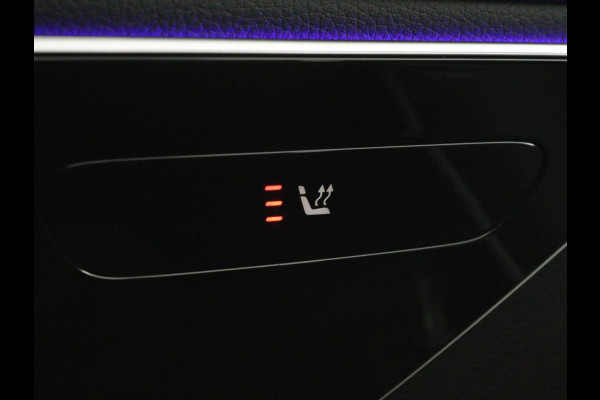 Mercedes-Benz C-Klasse 300e AMG Night | Adaptive cruise | Stoelverwarming | Trekhaak | Carplay | Camera | Sfeerverlichting | Full LED