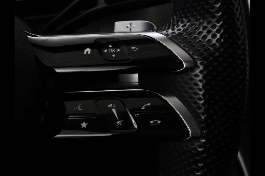 Mercedes-Benz C-Klasse 300e AMG Night | Adaptive cruise | Stoelverwarming | Trekhaak | Carplay | Camera | Sfeerverlichting | Full LED