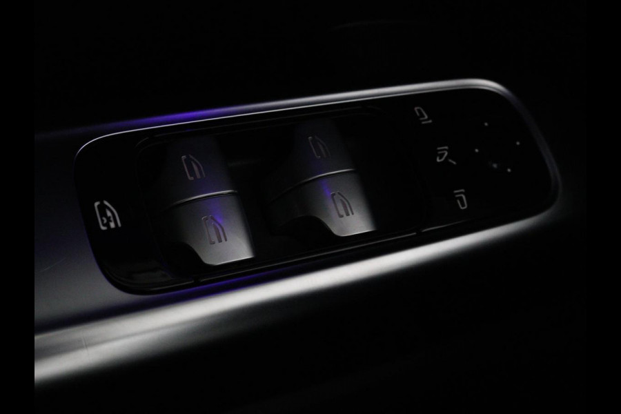 Mercedes-Benz C-Klasse 300e AMG Night | Adaptive cruise | Stoelverwarming | Trekhaak | Carplay | Camera | Sfeerverlichting | Full LED
