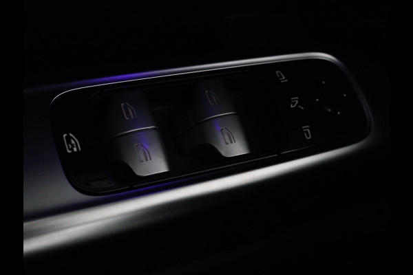 Mercedes-Benz C-Klasse 300e AMG Night | Adaptive cruise | Stoelverwarming | Trekhaak | Carplay | Camera | Sfeerverlichting | Full LED