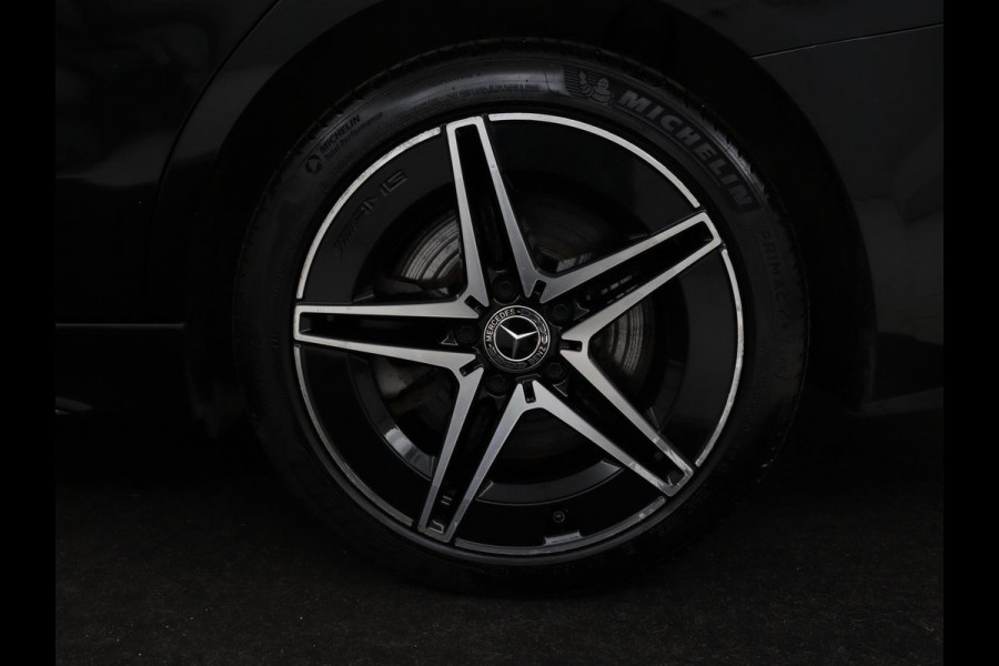 Mercedes-Benz C-Klasse 300e AMG Night | Adaptive cruise | Stoelverwarming | Trekhaak | Carplay | Camera | Sfeerverlichting | Full LED