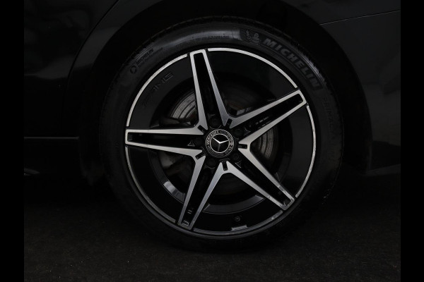 Mercedes-Benz C-Klasse 300e AMG Night | Adaptive cruise | Stoelverwarming | Trekhaak | Carplay | Camera | Sfeerverlichting | Full LED