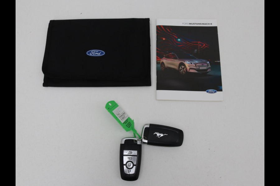 Ford Mustang Mach-E 360 camera | Stoelverwarming | Adaptive cruise | B 360 camera | Stoelverwarming | Adaptive cruise | B&O | Stuurverwarming | Leder