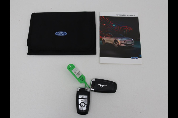 Ford Mustang Mach-E 360 camera | Stoelverwarming | Adaptive cruise | B 360 camera | Stoelverwarming | Adaptive cruise | B&O | Stuurverwarming | Leder