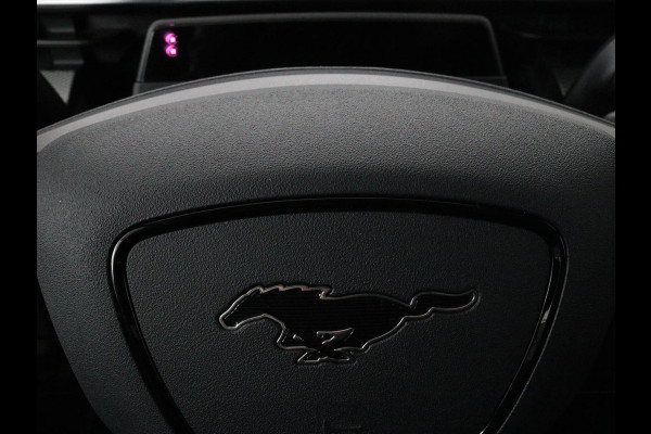 Ford Mustang Mach-E 360 camera | Stoelverwarming | Adaptive cruise | B 360 camera | Stoelverwarming | Adaptive cruise | B&O | Stuurverwarming | Leder