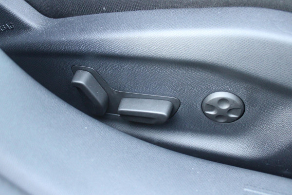 Peugeot 408 1.6 HYbrid 225PK GT **ALLE OPTIES** | PANORAMISCH SCHUIF/KANTEL DAK | MATRIX LED KOPLAMPEN | VOLLEDIG LEDEREN BEKLEDING | STOELEN ELEKTRISCH VERSTELBAAR MET VERWARMING EN MASSAGE| BESTUURDERSTOEL MET GEHEUGEN | FOCAL AUDIO SYSTEM | NIGHT VISION | ELEKTRISCH BEDIENBARE ACHTERKLEP | ADAPTIVE CRUISE CONTROL | 20" LICHTMETAAL MONOLITHE | STUUR EN VOORRUIT VERWARMING | DRAADLOZE APPLE CARPLAY/ANDROID AUTO | NAVIGATIE | DRAADLOZE TELEFOONLADER | 360˚ CAMERA | KEYLESS ENTRY/START | PARKEERSENSOREN VOOR EN ACHTER |