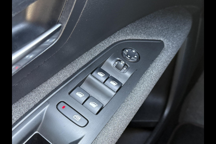 Peugeot 3008 1.2 PureTech Blue Lease Executive Automaat,Navi,Clima,Cruise,Camera,Trekhaak,131pk,Apple Carplay,N.A.P,APK tot 01-2026