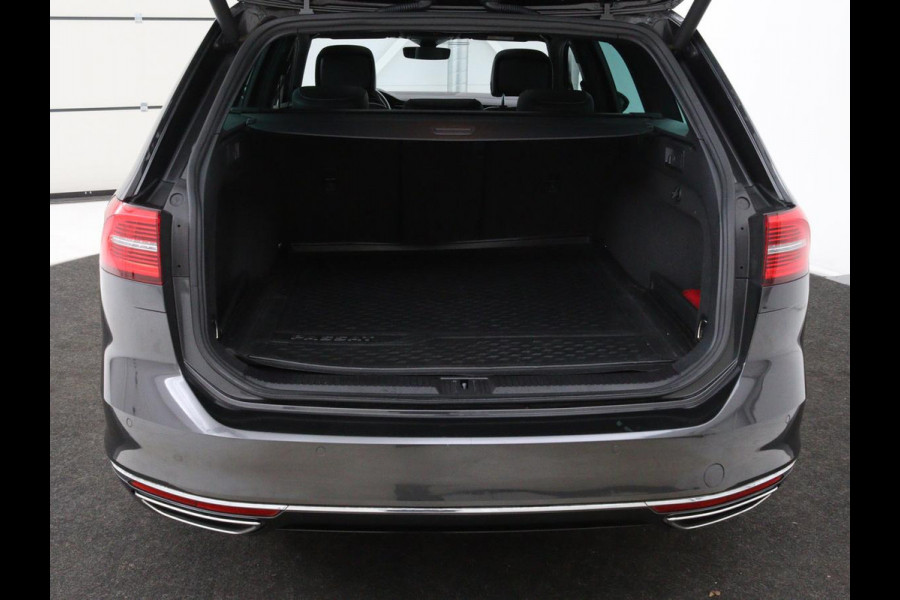 Volkswagen Passat Variant 1.5 TSI HL Bns R | Panoramadak | Leder | Keyless | Stoelverwarming | Carplay | Adaptive Cruise | Elektrische achterklep