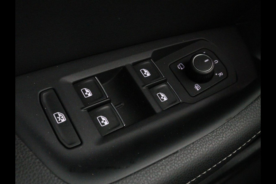 Volkswagen Passat Variant 1.5 TSI HL Bns R | Panoramadak | Leder | Keyless | Stoelverwarming | Carplay | Adaptive Cruise | Elektrische achterklep