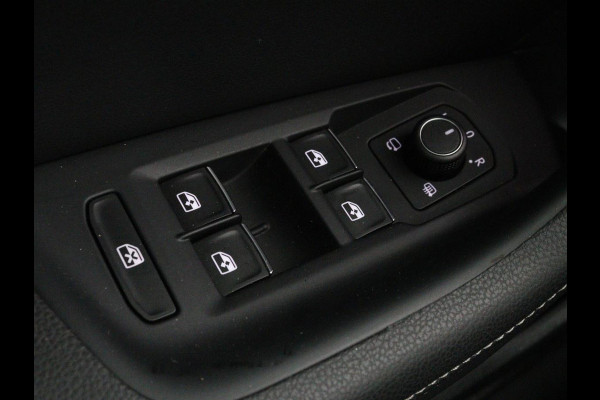 Volkswagen Passat Variant 1.5 TSI HL Bns R | Panoramadak | Leder | Keyless | Stoelverwarming | Carplay | Adaptive Cruise | Elektrische achterklep