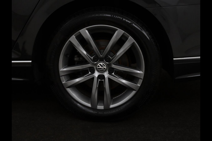 Volkswagen Passat Variant 1.5 TSI HL Bns R | Panoramadak | Leder | Keyless | Stoelverwarming | Carplay | Adaptive Cruise | Elektrische achterklep
