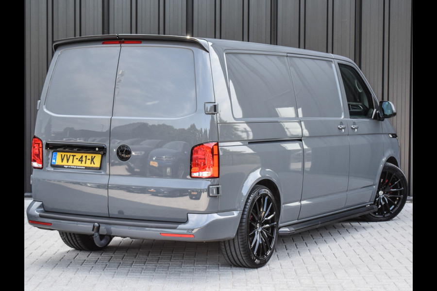 Volkswagen Transporter 2.0 TDI L2H3 BULLI | 3 ZITS | TREKHAAK | ACHTERUITRIJCAMERA | VIRTUAL COCKPIT | LAADRUIMTE BEKLEED | STOELVERWARMING