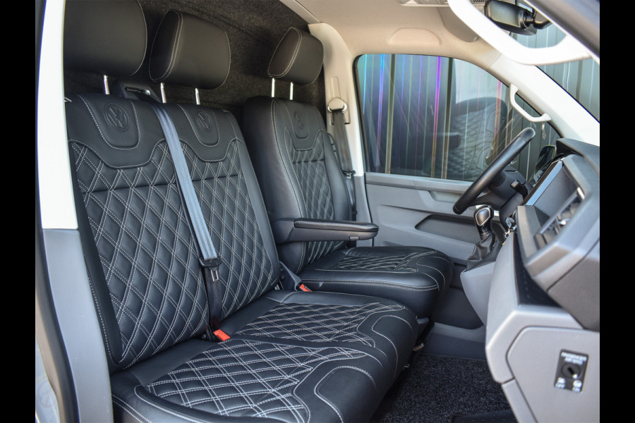 Volkswagen Transporter 2.0 TDI L2H3 BULLI | 3 ZITS | TREKHAAK | ACHTERUITRIJCAMERA | VIRTUAL COCKPIT | LAADRUIMTE BEKLEED | STOELVERWARMING
