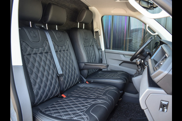 Volkswagen Transporter 2.0 TDI L2H3 BULLI | 3 ZITS | TREKHAAK | ACHTERUITRIJCAMERA | VIRTUAL COCKPIT | LAADRUIMTE BEKLEED | STOELVERWARMING