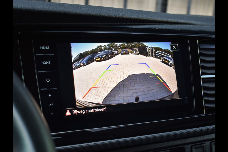 Volkswagen Transporter 2.0 TDI L2H3 BULLI | 3 ZITS | TREKHAAK | ACHTERUITRIJCAMERA | VIRTUAL COCKPIT | LAADRUIMTE BEKLEED | STOELVERWARMING