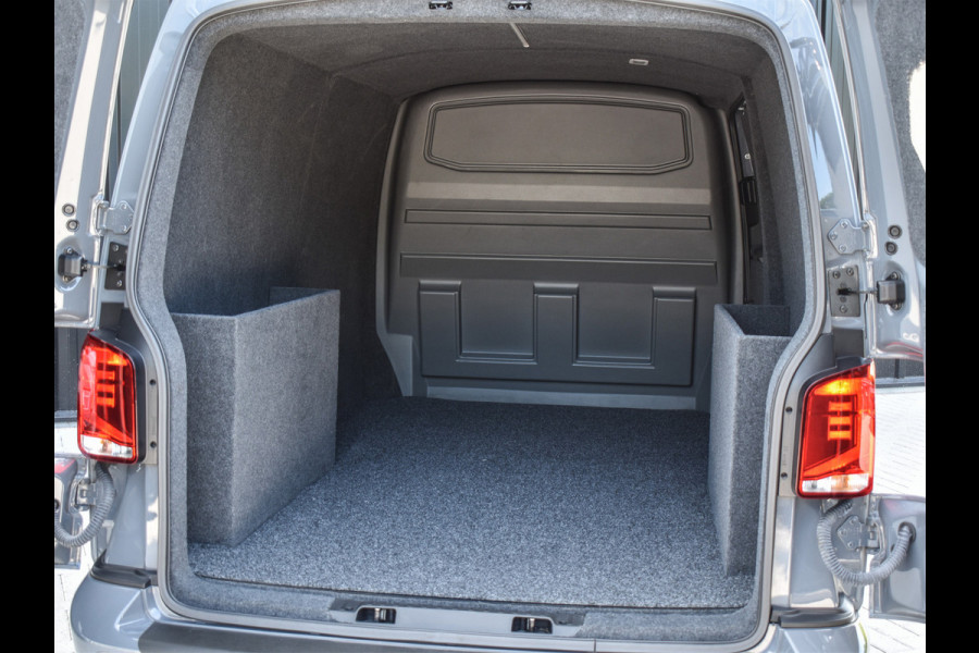 Volkswagen Transporter 2.0 TDI L2H3 BULLI | 3 ZITS | TREKHAAK | ACHTERUITRIJCAMERA | VIRTUAL COCKPIT | LAADRUIMTE BEKLEED | STOELVERWARMING