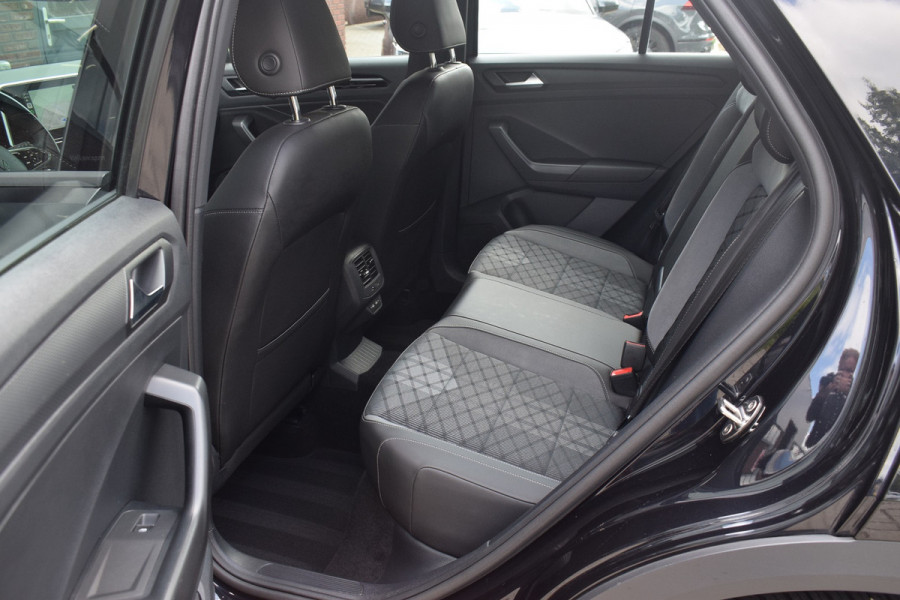 Volkswagen T-Roc 1.5 TSI 150pk DSG R-Line | Panoramadak | Trekhaak