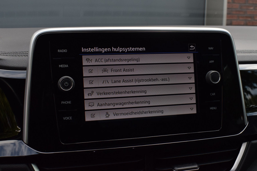 Volkswagen T-Roc 1.5 TSI 150pk DSG R-Line | Panoramadak | Trekhaak