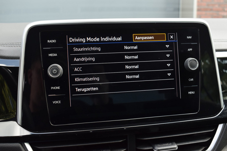 Volkswagen T-Roc 1.5 TSI 150pk DSG R-Line | Panoramadak | Trekhaak