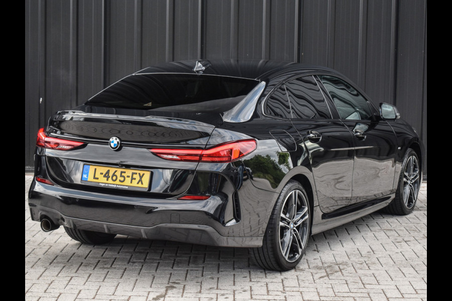 BMW 2 Serie Gran Coupé 218i M-SPORT | M-STOELEN | HARMAN KARDON AUDIO | ACHTERUITRIJ CAMERA | 18 INCH | NL AUTO | STOELVERWARMING
