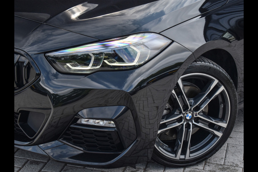BMW 2 Serie Gran Coupé 218i M-SPORT | M-STOELEN | HARMAN KARDON AUDIO | ACHTERUITRIJ CAMERA | 18 INCH | NL AUTO | STOELVERWARMING