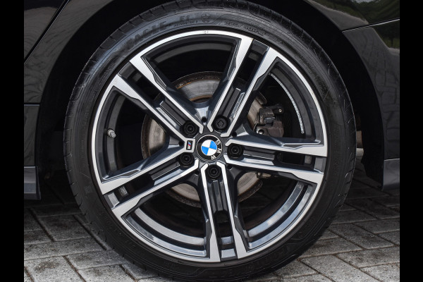 BMW 2 Serie Gran Coupé 218i M-SPORT | M-STOELEN | HARMAN KARDON AUDIO | ACHTERUITRIJ CAMERA | 18 INCH | NL AUTO | STOELVERWARMING