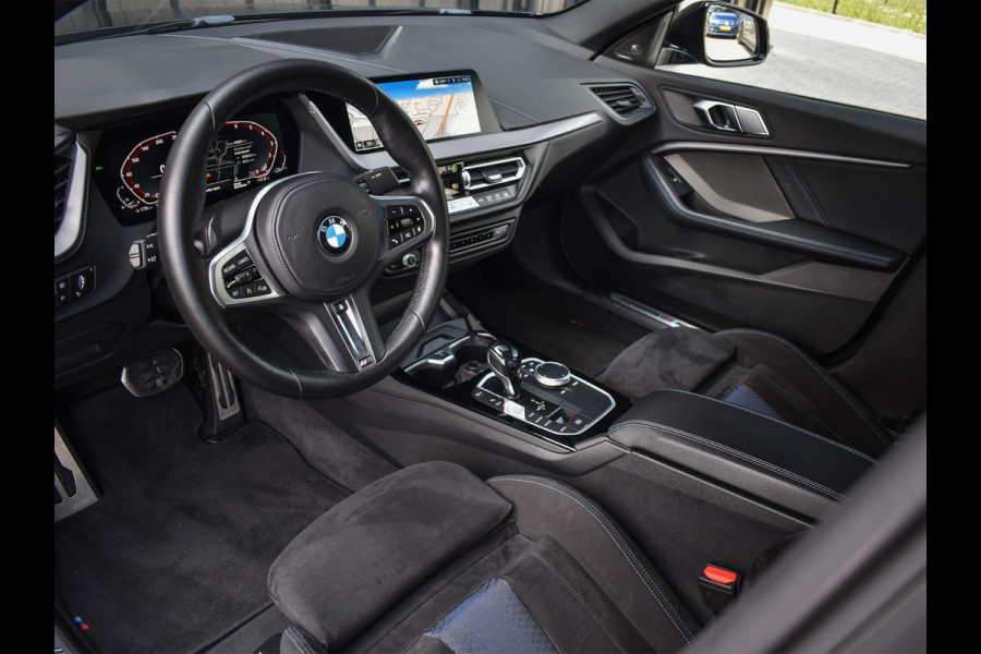 BMW 2 Serie Gran Coupé 218i M-SPORT | M-STOELEN | HARMAN KARDON AUDIO | ACHTERUITRIJ CAMERA | 18 INCH | NL AUTO | STOELVERWARMING