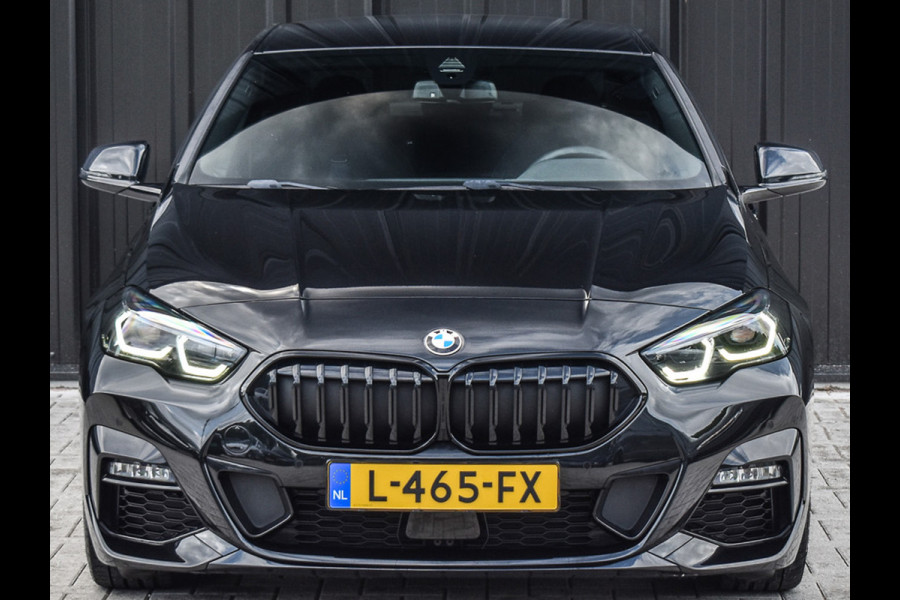 BMW 2 Serie Gran Coupé 218i M-SPORT | M-STOELEN | HARMAN KARDON AUDIO | ACHTERUITRIJ CAMERA | 18 INCH | NL AUTO | STOELVERWARMING