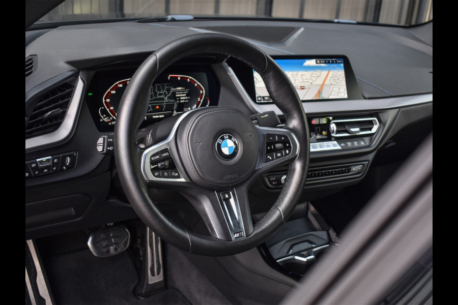 BMW 2 Serie Gran Coupé 218i M-SPORT | M-STOELEN | HARMAN KARDON AUDIO | ACHTERUITRIJ CAMERA | 18 INCH | NL AUTO | STOELVERWARMING