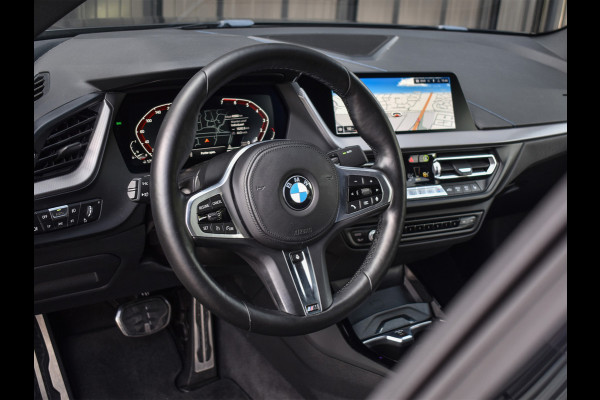 BMW 2 Serie Gran Coupé 218i M-SPORT | M-STOELEN | HARMAN KARDON AUDIO | ACHTERUITRIJ CAMERA | 18 INCH | NL AUTO | STOELVERWARMING