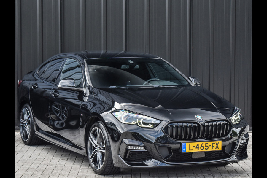 BMW 2 Serie Gran Coupé 218i M-SPORT | M-STOELEN | HARMAN KARDON AUDIO | ACHTERUITRIJ CAMERA | 18 INCH | NL AUTO | STOELVERWARMING