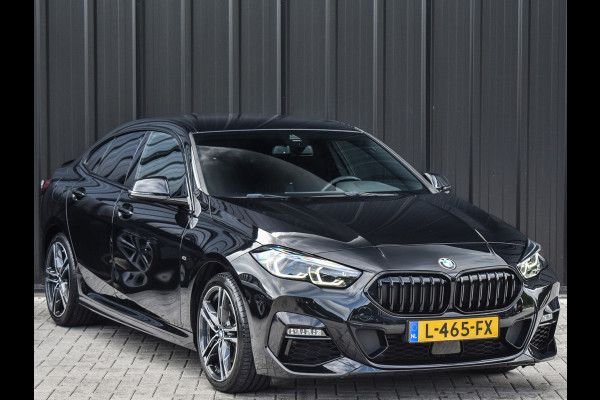BMW 2 Serie Gran Coupé 218i M-SPORT | M-STOELEN | HARMAN KARDON AUDIO | ACHTERUITRIJ CAMERA | 18 INCH | NL AUTO | STOELVERWARMING