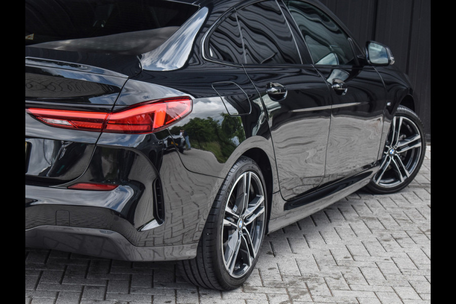 BMW 2 Serie Gran Coupé 218i M-SPORT | M-STOELEN | HARMAN KARDON AUDIO | ACHTERUITRIJ CAMERA | 18 INCH | NL AUTO | STOELVERWARMING