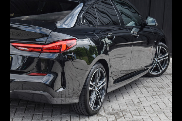 BMW 2 Serie Gran Coupé 218i M-SPORT | M-STOELEN | HARMAN KARDON AUDIO | ACHTERUITRIJ CAMERA | 18 INCH | NL AUTO | STOELVERWARMING