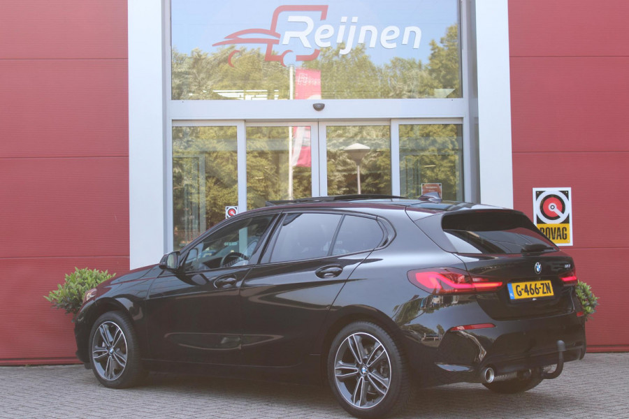 BMW 1-serie 118i 140PK AUTOMAAT EXECUTIVE EDITION | PANORAMISCH SCHUIF/KANTELKDAK | AFNEEMBARE TREKHAAK | DRAADLOZE TELEFOONLADER | DRAADLOZE APPLE CARPLAY/ANDROID AUTO | NAVIGATIE | ACHTERUITRIJ CAMERA | PARKEERSENSOREN VOOR EN ACHTER | CRUISE CONTROL | FULL LED KOPLAMPEN | CLIMATE CONTROL | ALL SEASON BANDEN | 17" LICHTMETALEN VELGEN |