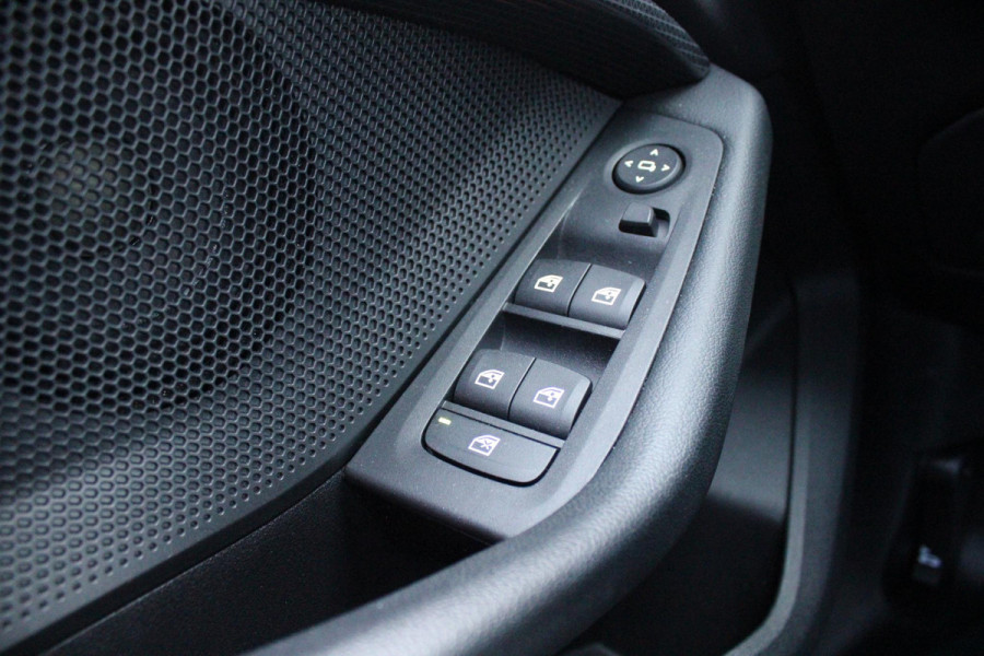 BMW 1-serie 118i 140PK AUTOMAAT EXECUTIVE EDITION | PANORAMISCH SCHUIF/KANTELKDAK | AFNEEMBARE TREKHAAK | DRAADLOZE TELEFOONLADER | DRAADLOZE APPLE CARPLAY/ANDROID AUTO | NAVIGATIE | ACHTERUITRIJ CAMERA | PARKEERSENSOREN VOOR EN ACHTER | CRUISE CONTROL | FULL LED KOPLAMPEN | CLIMATE CONTROL | ALL SEASON BANDEN | 17" LICHTMETALEN VELGEN |