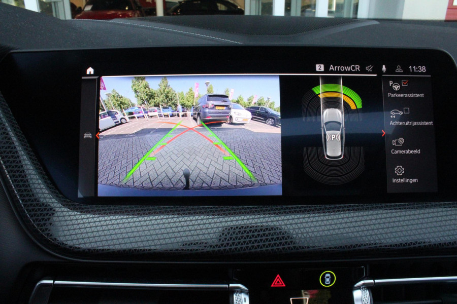 BMW 1-serie 118i 140PK AUTOMAAT EXECUTIVE EDITION | PANORAMISCH SCHUIF/KANTELKDAK | AFNEEMBARE TREKHAAK | DRAADLOZE TELEFOONLADER | DRAADLOZE APPLE CARPLAY/ANDROID AUTO | NAVIGATIE | ACHTERUITRIJ CAMERA | PARKEERSENSOREN VOOR EN ACHTER | CRUISE CONTROL | FULL LED KOPLAMPEN | CLIMATE CONTROL | ALL SEASON BANDEN | 17" LICHTMETALEN VELGEN |