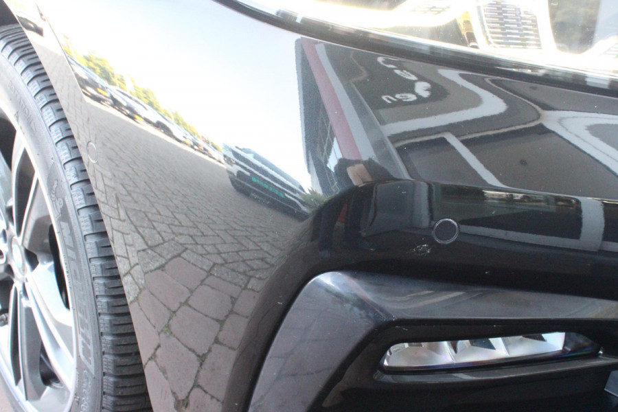BMW 1-serie 118i 140PK AUTOMAAT EXECUTIVE EDITION | PANORAMISCH SCHUIF/KANTELKDAK | AFNEEMBARE TREKHAAK | DRAADLOZE TELEFOONLADER | DRAADLOZE APPLE CARPLAY/ANDROID AUTO | NAVIGATIE | ACHTERUITRIJ CAMERA | PARKEERSENSOREN VOOR EN ACHTER | CRUISE CONTROL | FULL LED KOPLAMPEN | CLIMATE CONTROL | ALL SEASON BANDEN | 17" LICHTMETALEN VELGEN |